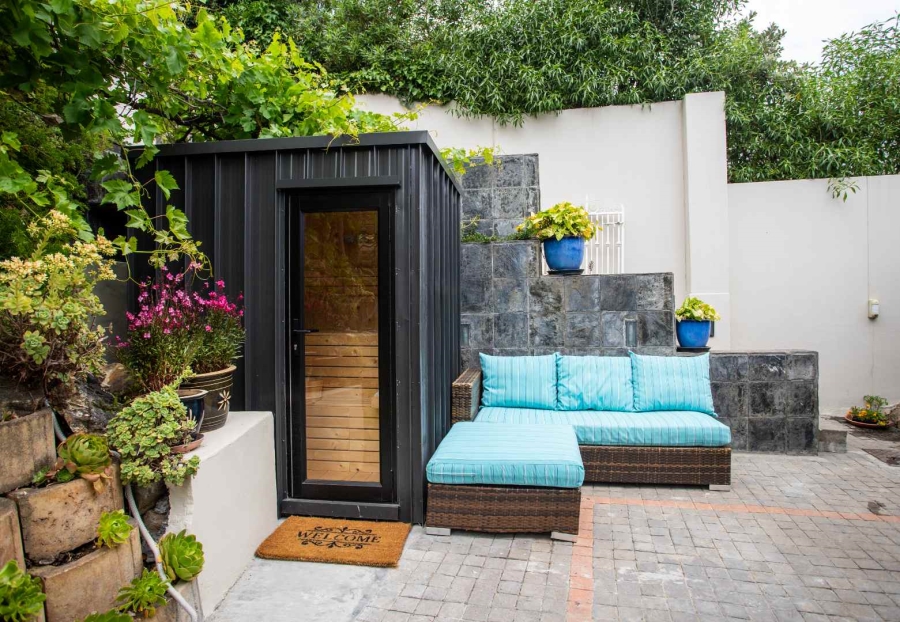 To Let 1 Bedroom Property for Rent in Camps Bay Western Cape